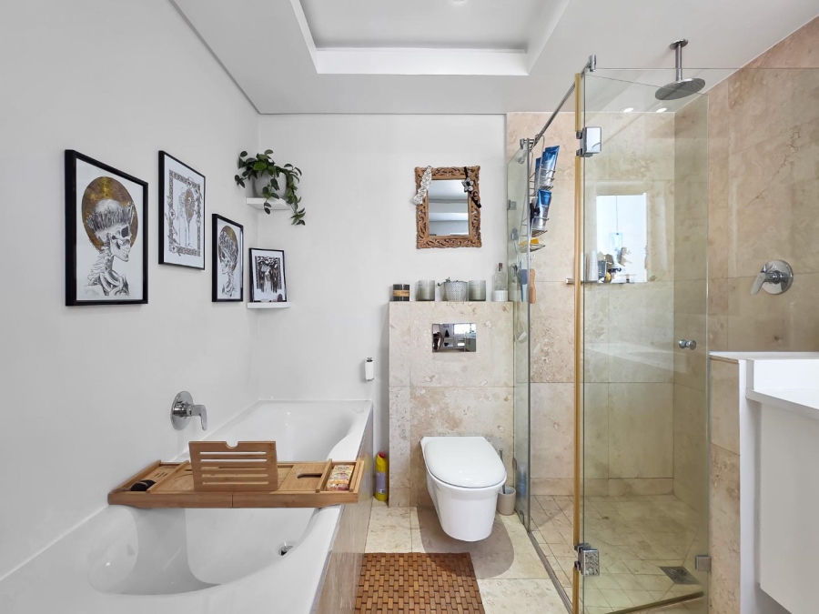 2 Bedroom Property for Sale in Vredehoek Western Cape